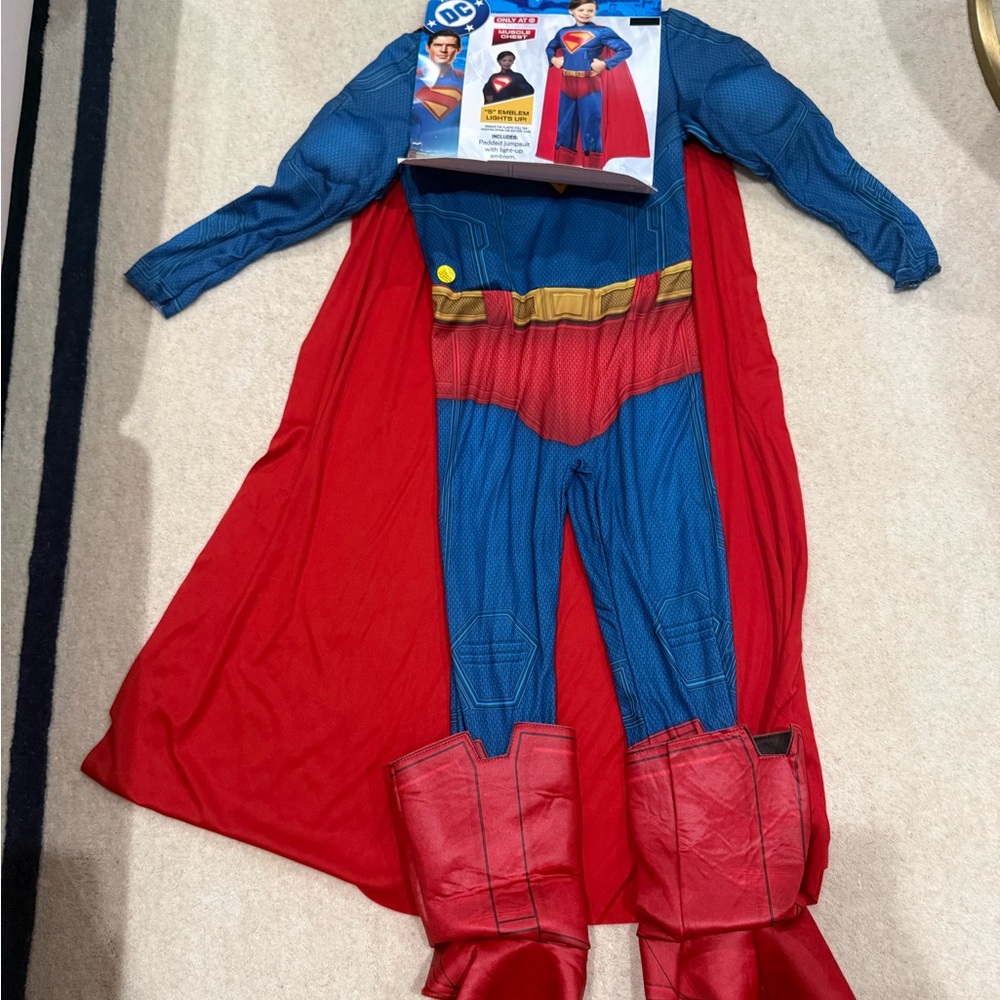 NWT Size Small 6 DC Superman Padded jumpsuit Costume with light up emblem, cape